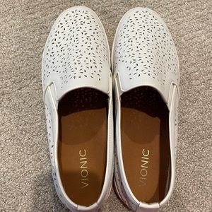 Vionic slip on sneakers size 11